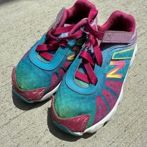 New Balance Pink and Blue Sneakers Vibrant Athletic Design